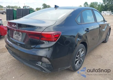 2022 Kia Forte Lxs z USA, uszkodzony, nr VIN 3KPF24AD7NE462499